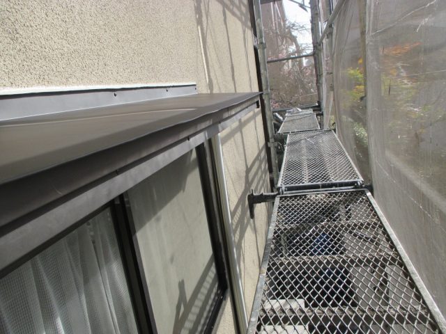 播磨町にてガルバリウム鋼板製平板の施工